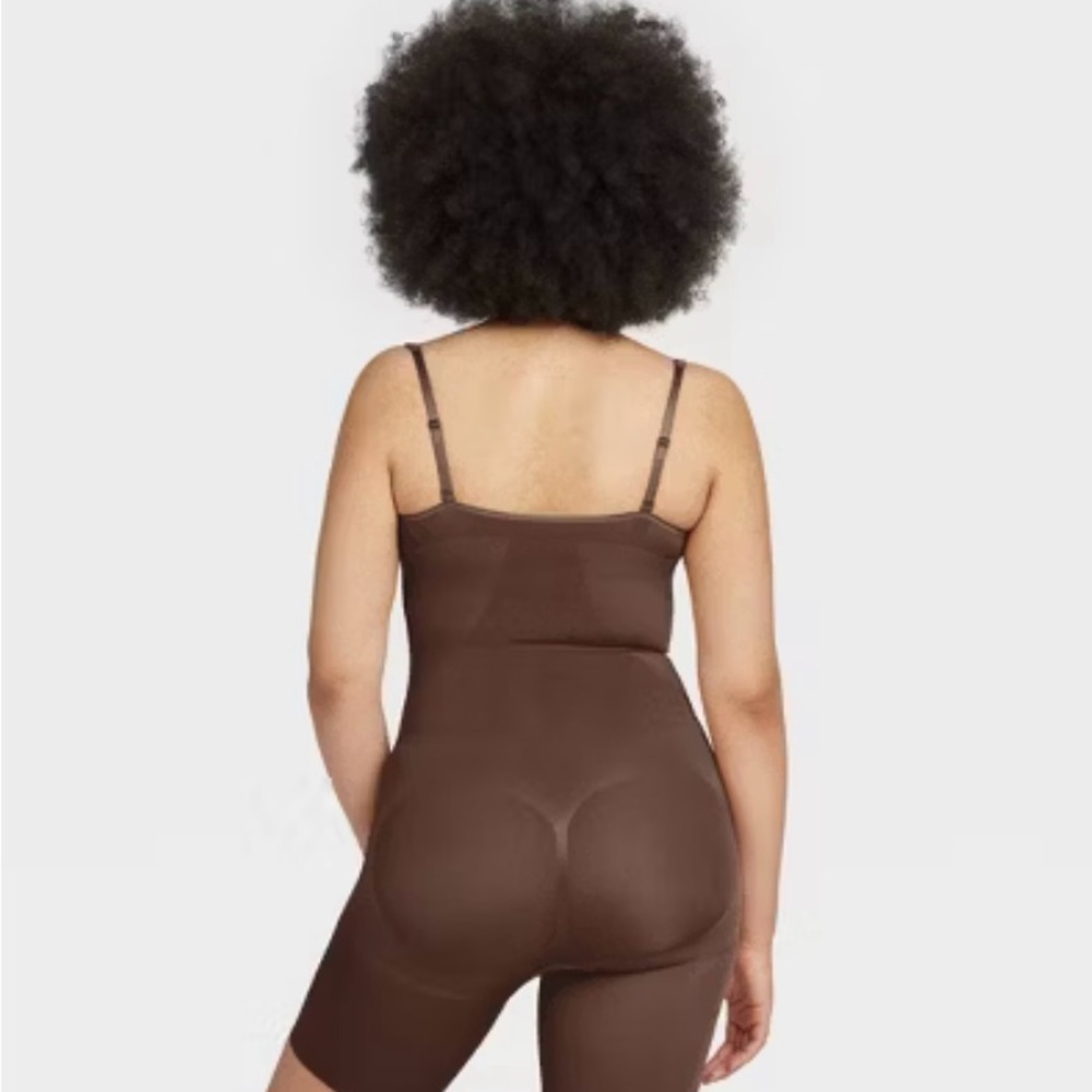 Women's shape wear. Assets by Spanx - Picture 5 of 5